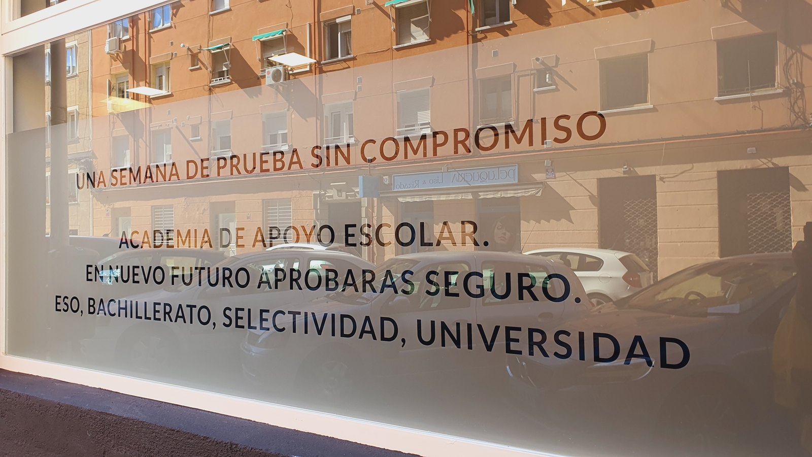 Escaparate de la sede de Ventas